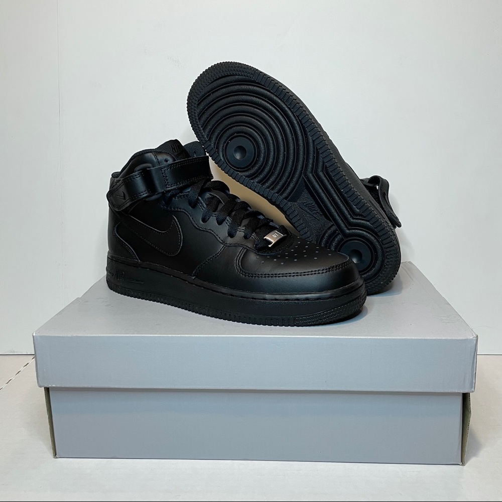 SOLDNike Airforce 1 Mid Black
